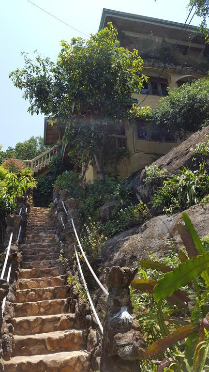 Hôtel Penthouse On The Rocks à Unawatuna Extérieur photo