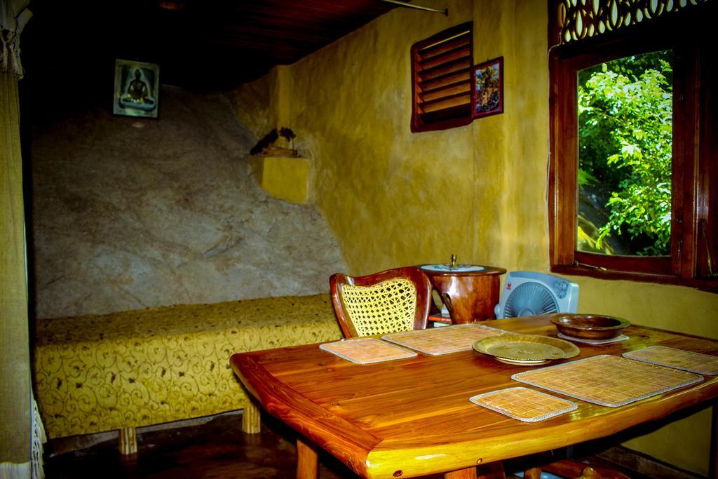 Hôtel Penthouse On The Rocks à Unawatuna Extérieur photo